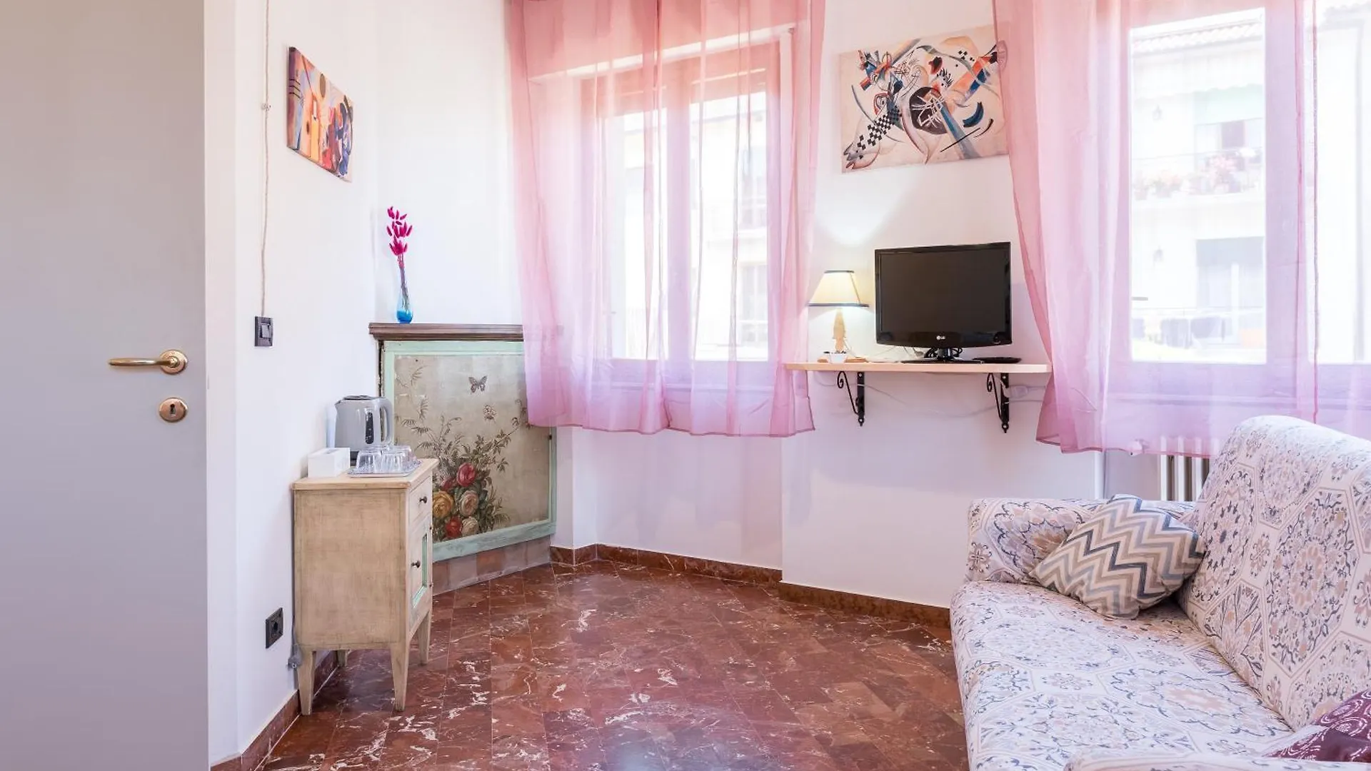 Art Rooms Arezzo 0*,  Italy